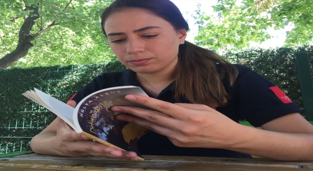 Dr. Hülya Alkuş, who lives in Gaziantep, realized her childhood dream with her poetry book 