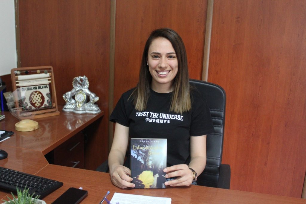 112 Provincial Ambulance Service Chief Physician Dr. Hülya Alkuş is preparing her second poetry book. 